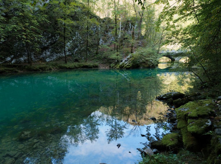 Divje jezero pri Idriji v Sloveniji